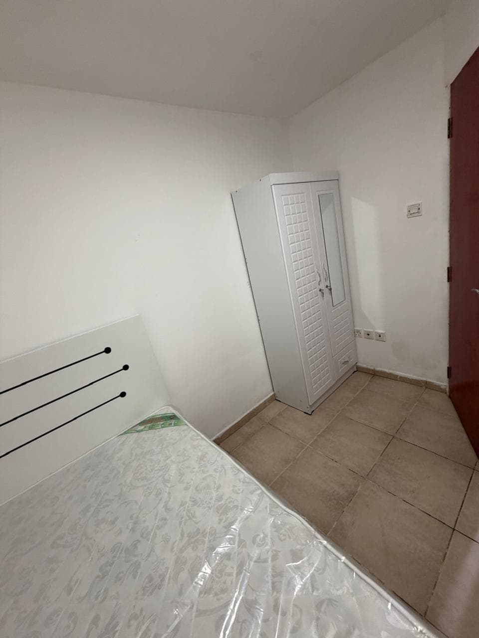 Partition near bus Stop (Single or Couple only), photo 3