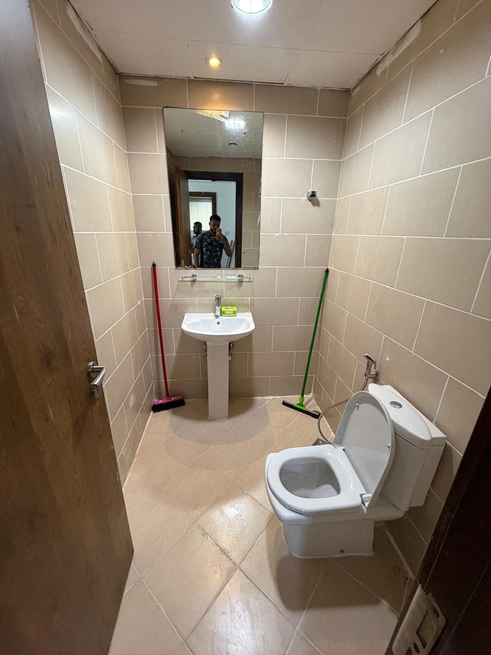 Partition near bus Stop (Single or Couple only), photo 4