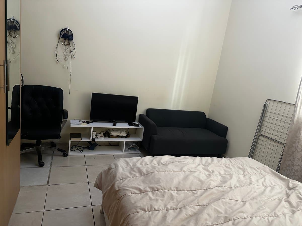 Fully Furnished Master Bedroom (Single or Couple only), photo 3