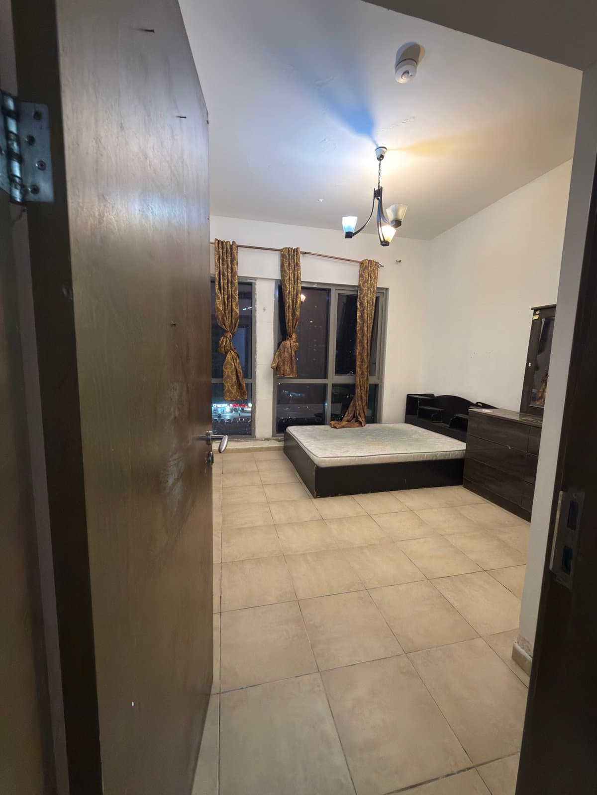 Private Bedroom near Bus Stop, photo 3