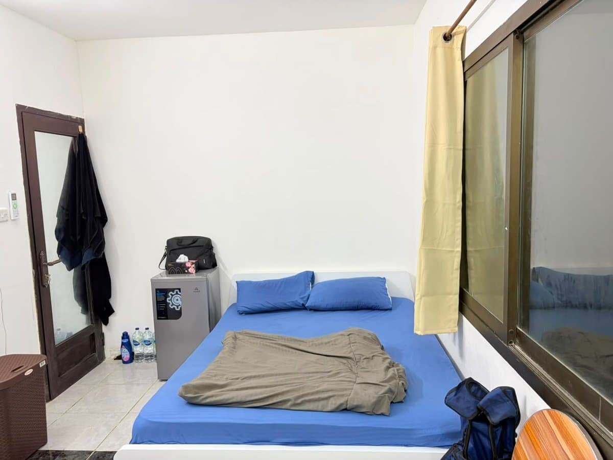 Furnished Bedroom with Attached Washroom, photo 2