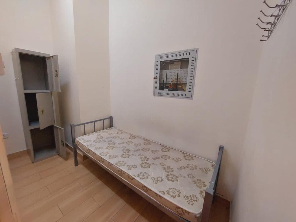 Closed Partition Room near Metro (Indian Male only), photo 2