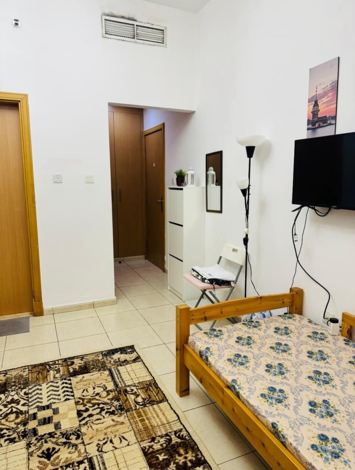 Bed Space in a Shared Bedroom near Bus Stop (Arab Female only), photo 6