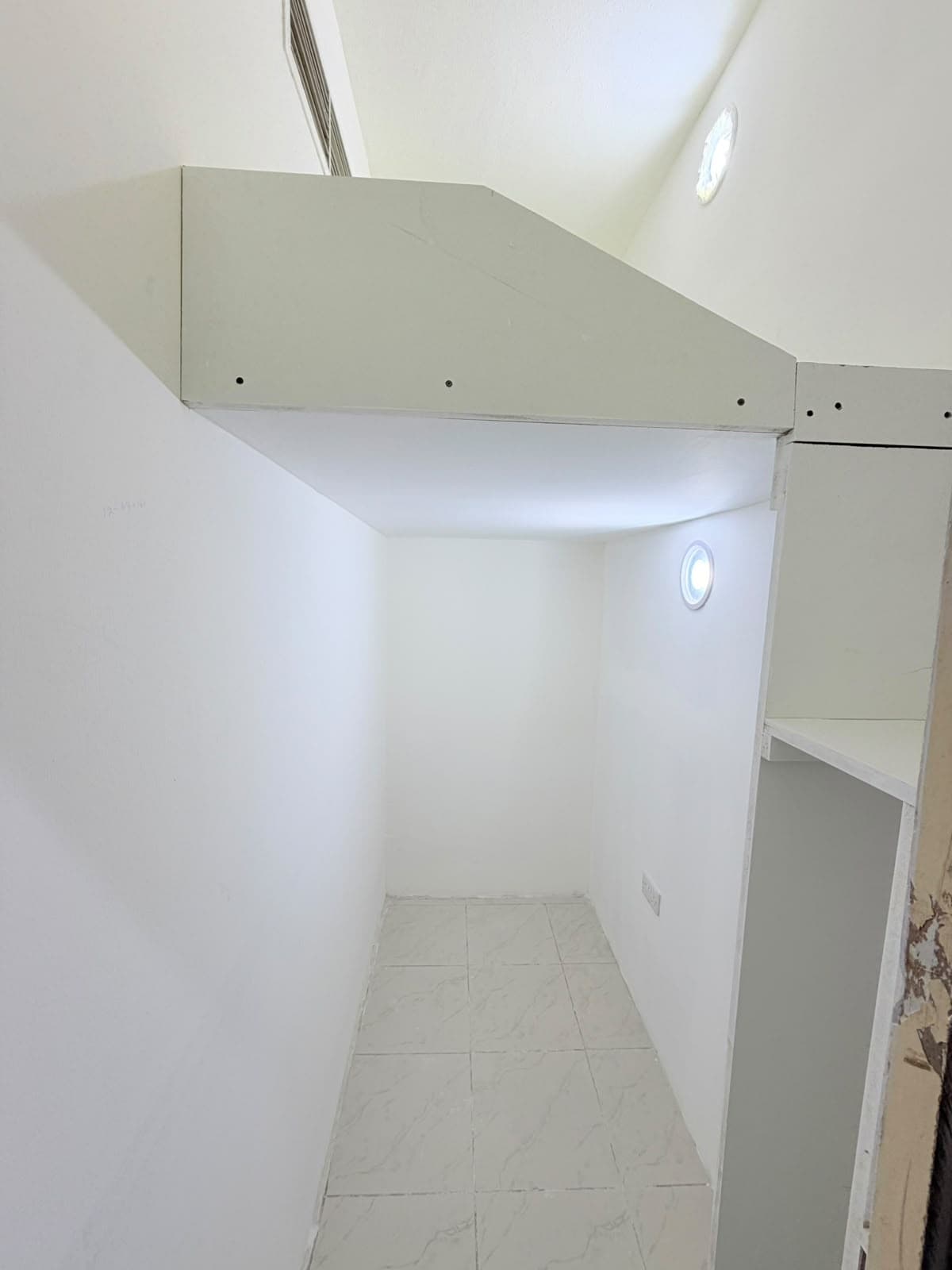 Loft Type Partition in Al Farah Plaza near Bus Stop, photo 2