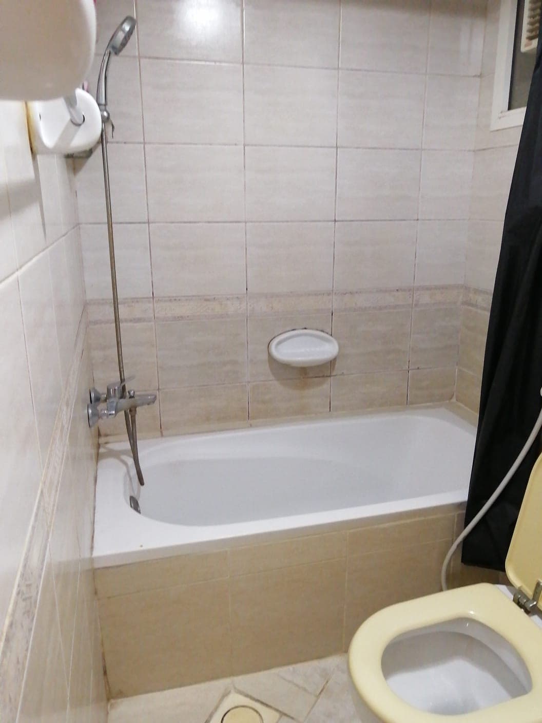 Master Bedroom near Bus Stop (Indian only), photo 1