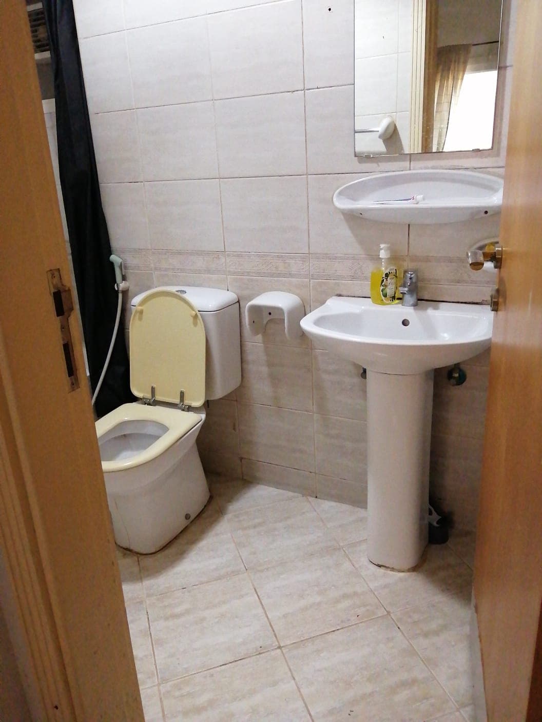Master Bedroom near Bus Stop (Indian only), photo 5