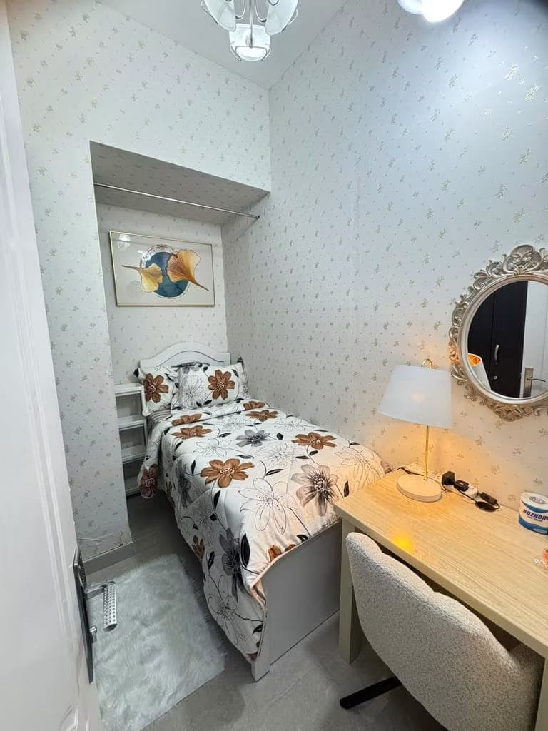 Closed Partition Room near Metro (Female only), photo 3