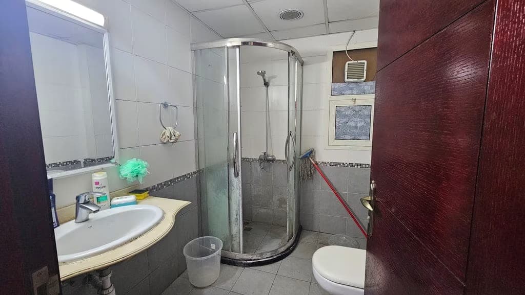 Furnished Master Bedroom with Attached Bathroom (Indian only), photo 1