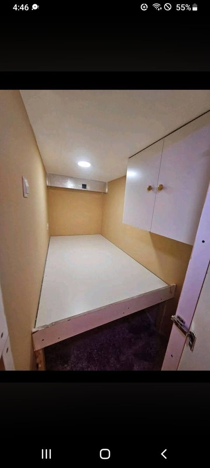 Bed space and capsule partitions queen size double bed available in satwa albadaa with Philippinos, photo 3