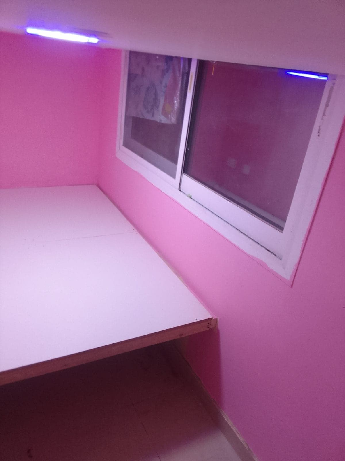 Bed space and capsule partitions queen size double bed available in satwa albadaa with Philippinos, photo 9