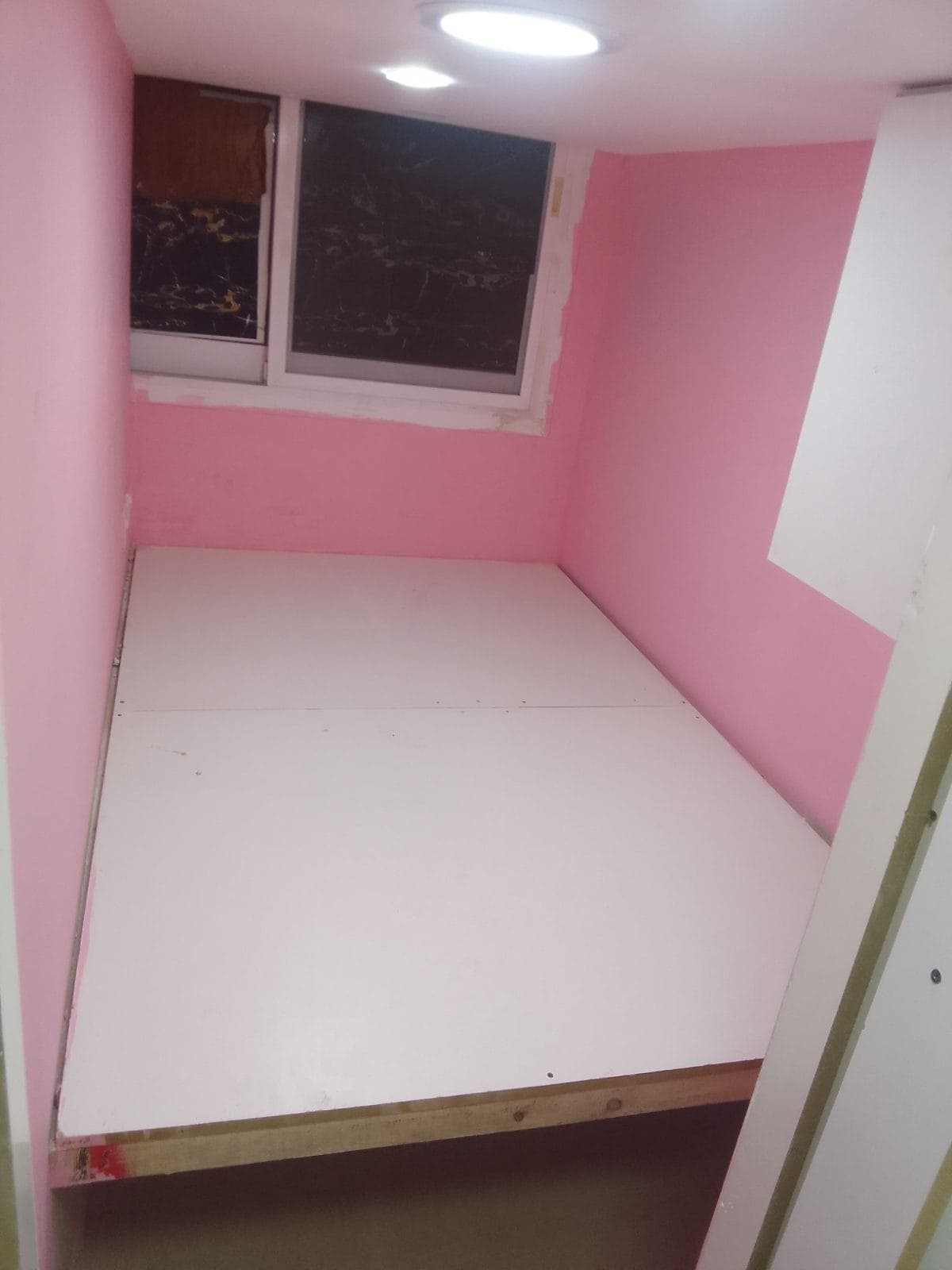 Bed space and capsule partitions queen size double bed available in satwa albadaa with Philippinos, photo 10