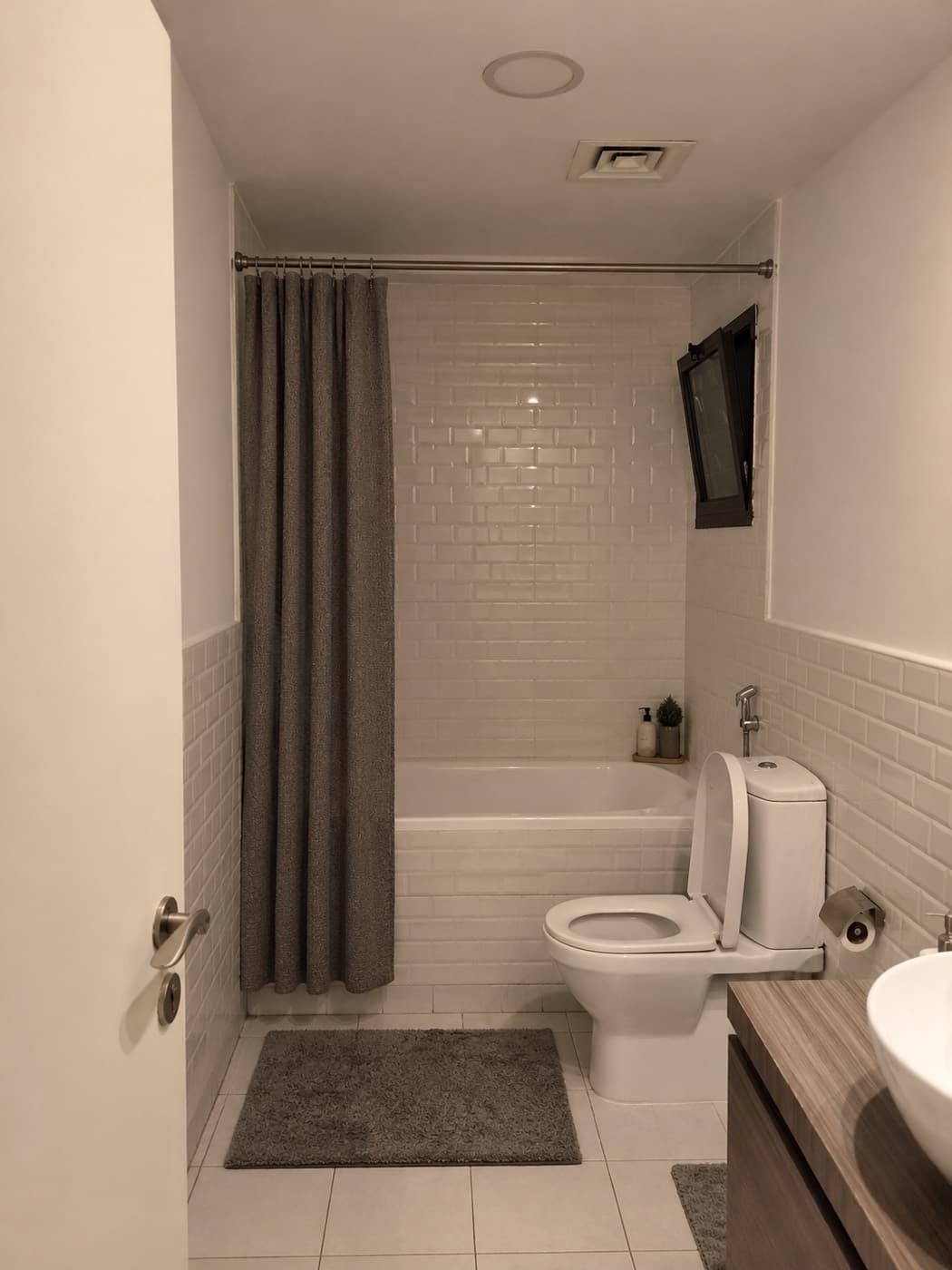 Bedroom with Unattached Washroom (Single only), photo 4
