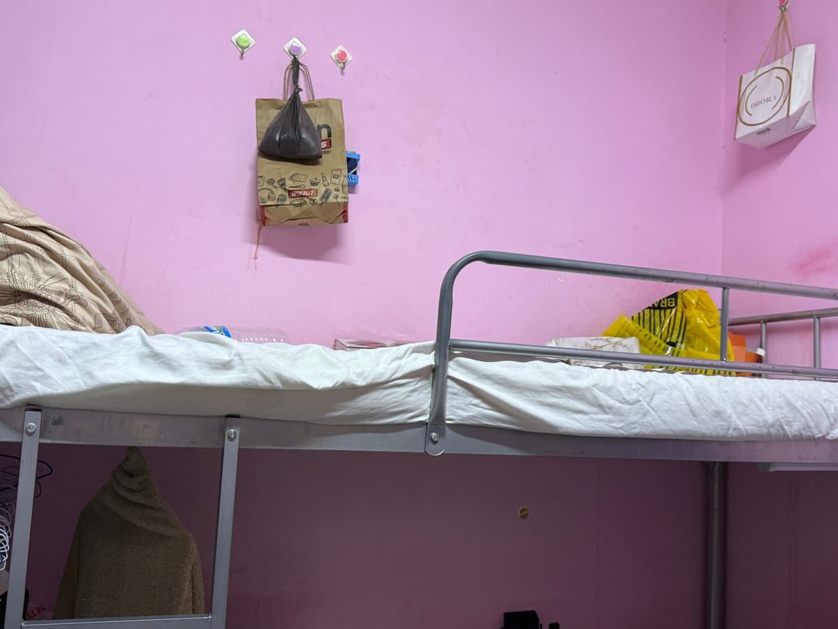 Upper Bed Space near Metro (Pakistani Male only), photo 1