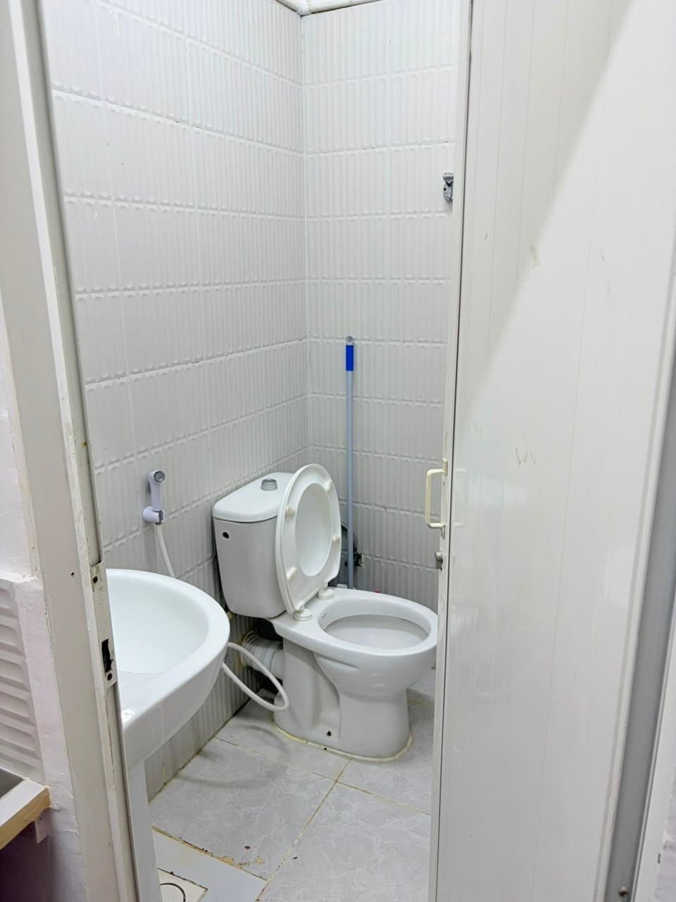 Furnished Bedroom with Attached Washroom, photo 1