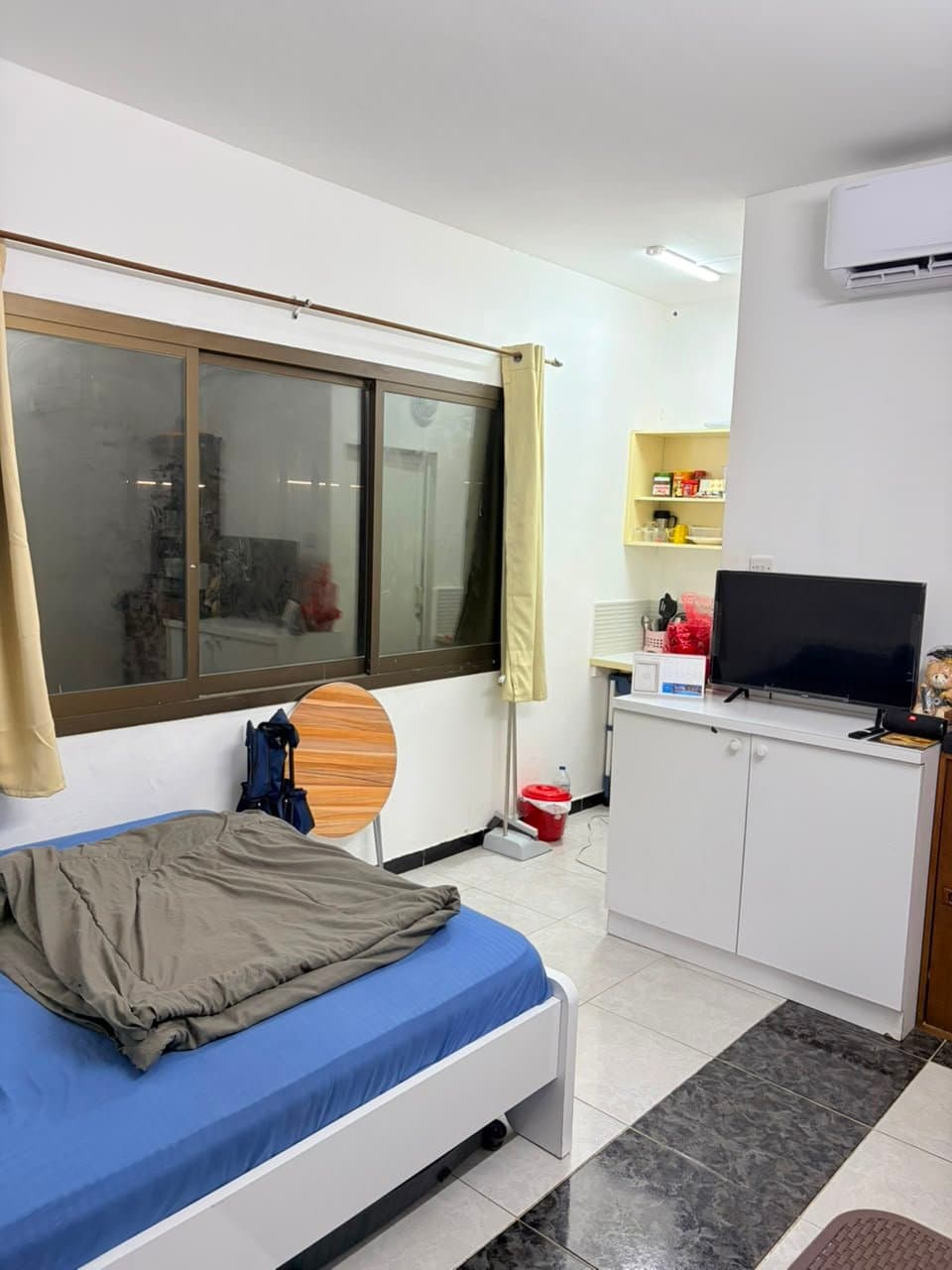 Furnished Bedroom with Attached Washroom, photo 3