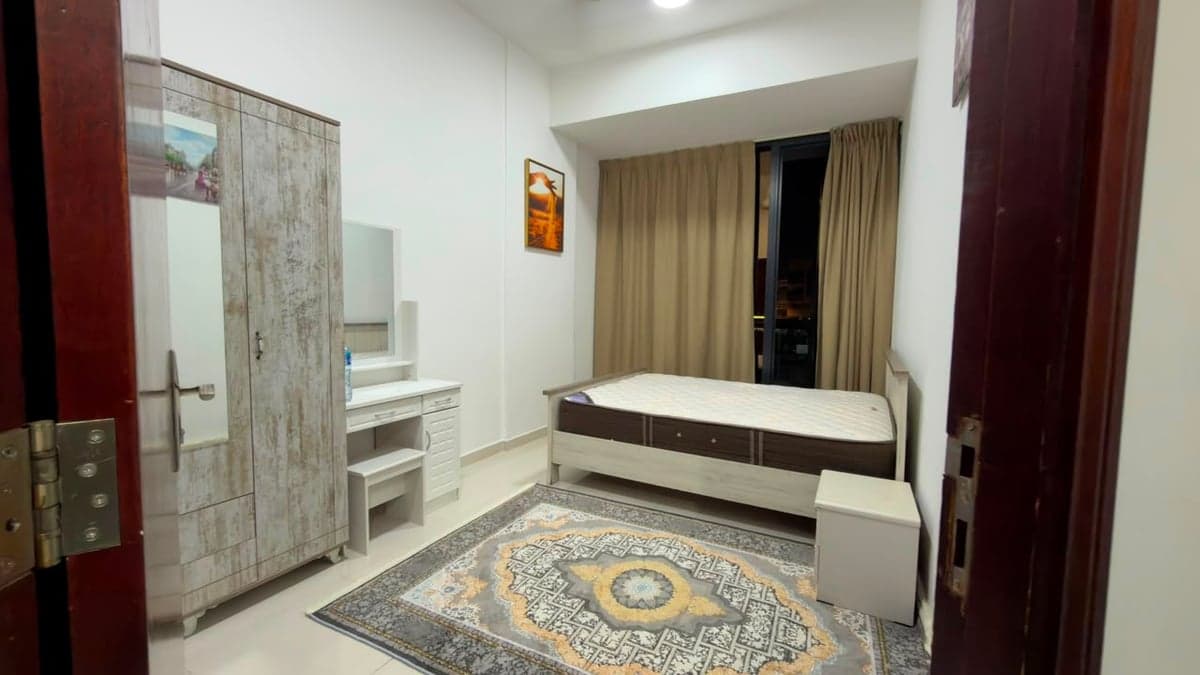 Fully Furnished Room near Metro (Couple or Family only), photo 1