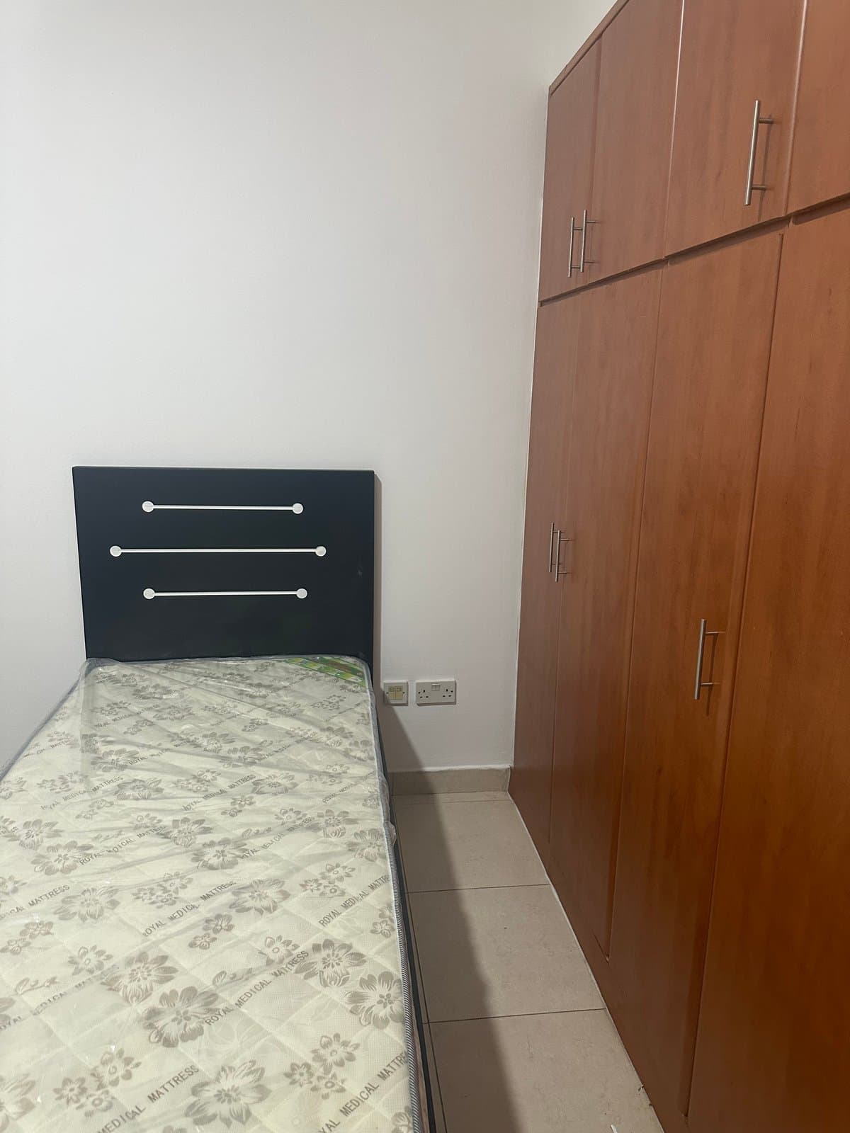 Bad Space near Metro (Male only), photo 4