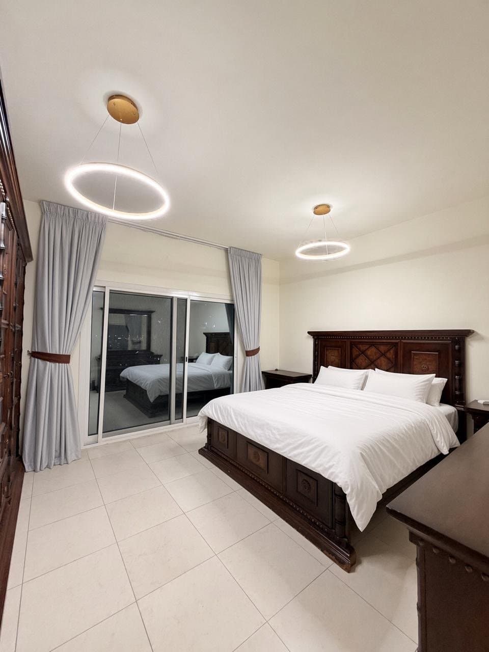 Luxury Room with Private Bathroom and Balcony near Metro, photo 3