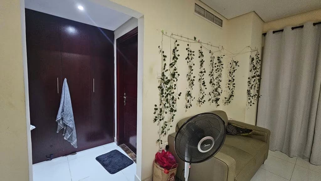 Furnished Master Bedroom with Attached Bathroom (Indian only), photo 4